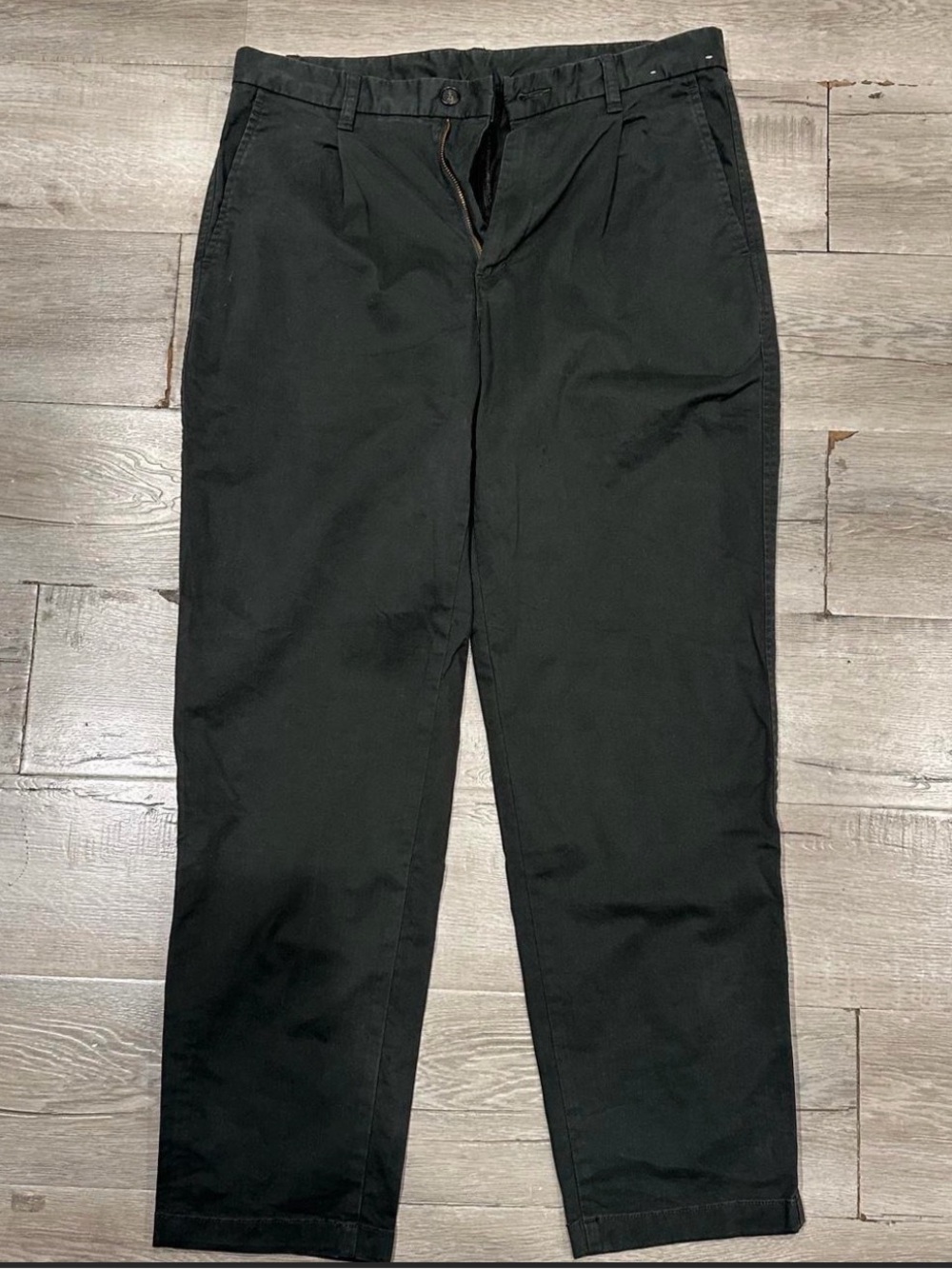 uniqlo tapered chino olive